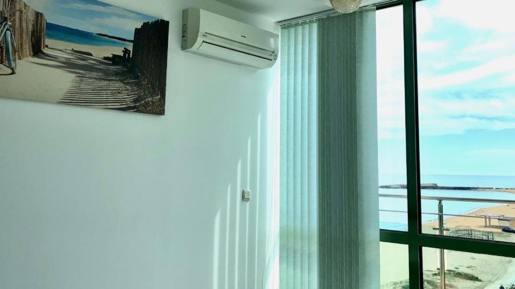 Beach Apartment No 17 Святые Константин и Елена Экстерьер фото
